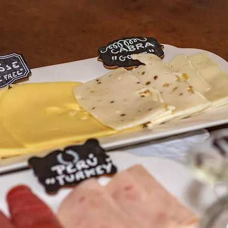 昆塔福斯酒店 *